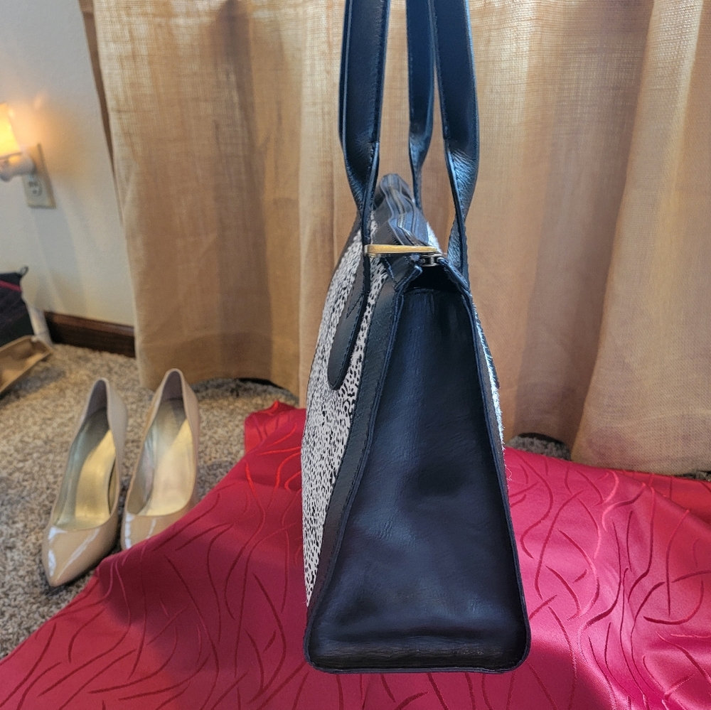 Fossil Black and White Cowhide Look Tote Keyhole Zip Close Bag - Picture 8 of 16